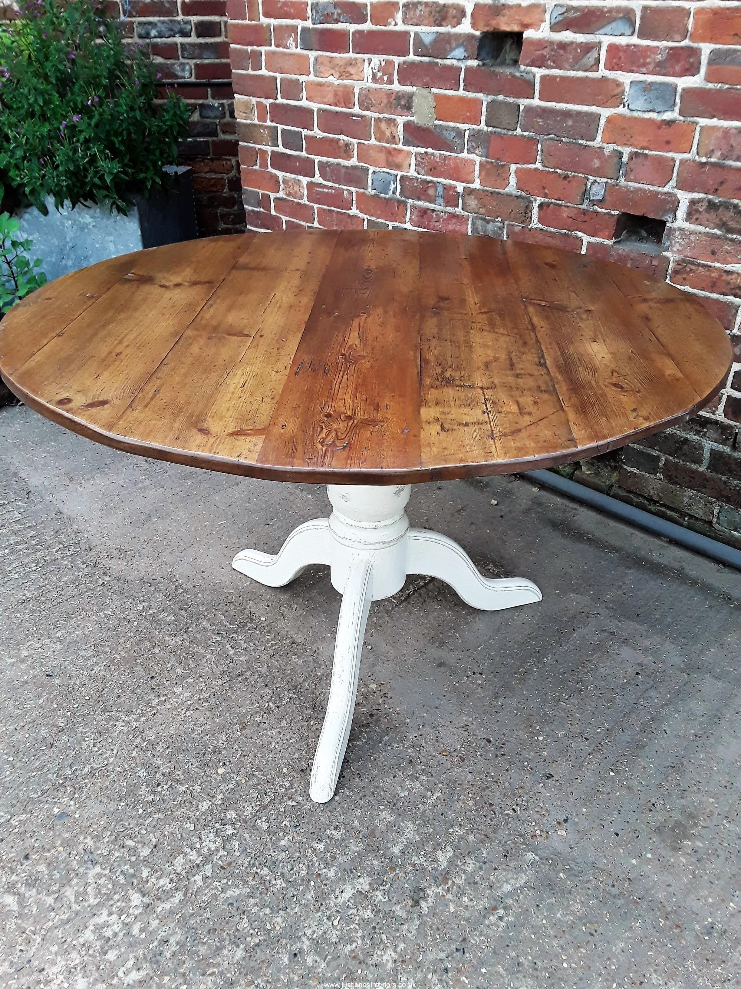Pedestal table