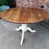 Pedestal table