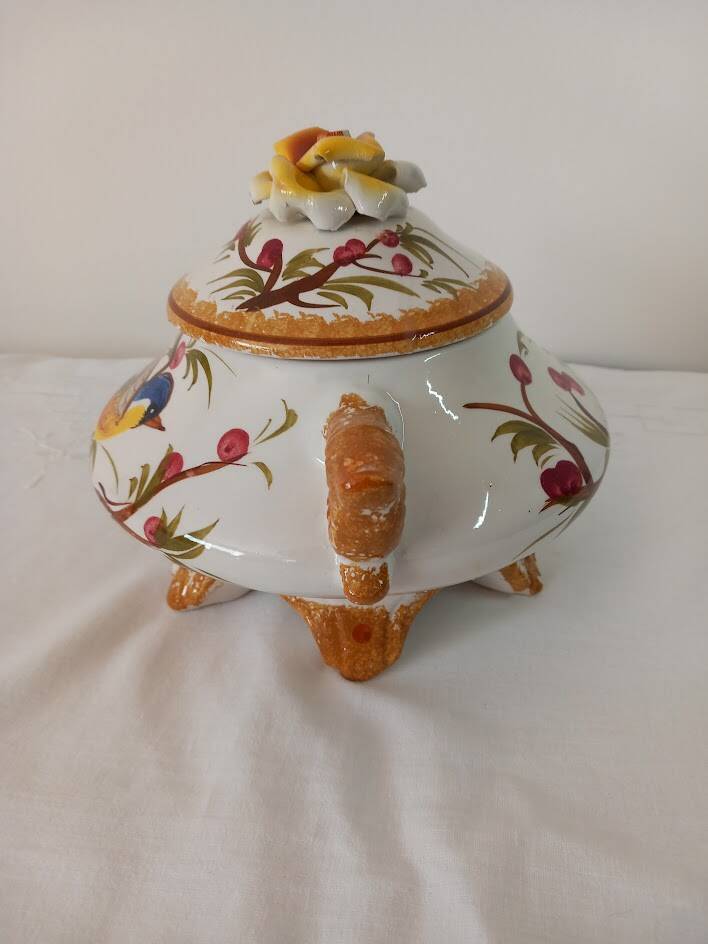 Bassano slip tureen