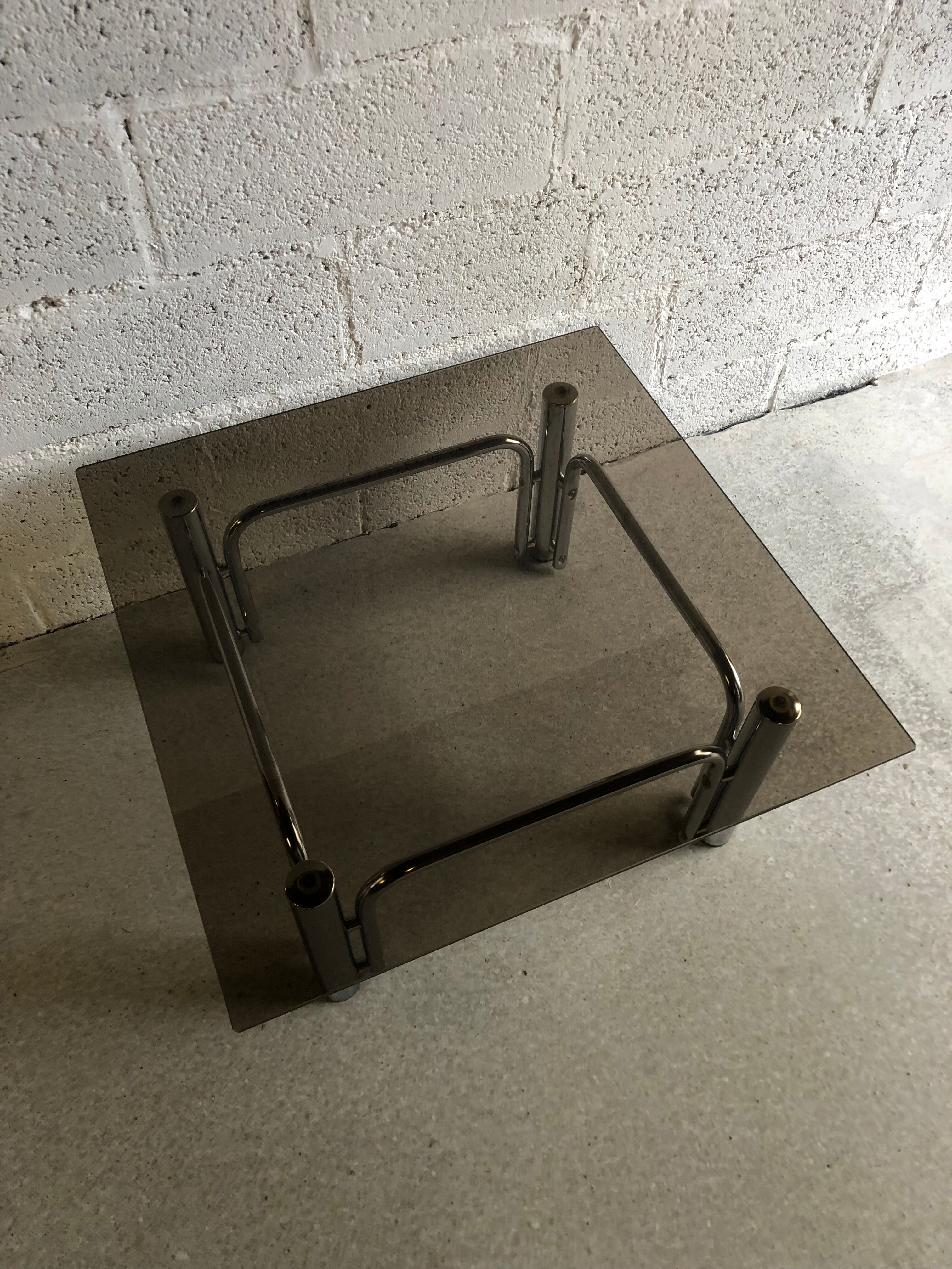 Table basse verre fumé et métal chromé années 70
