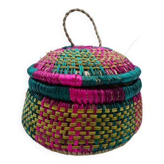 Wicker storage basket with lid