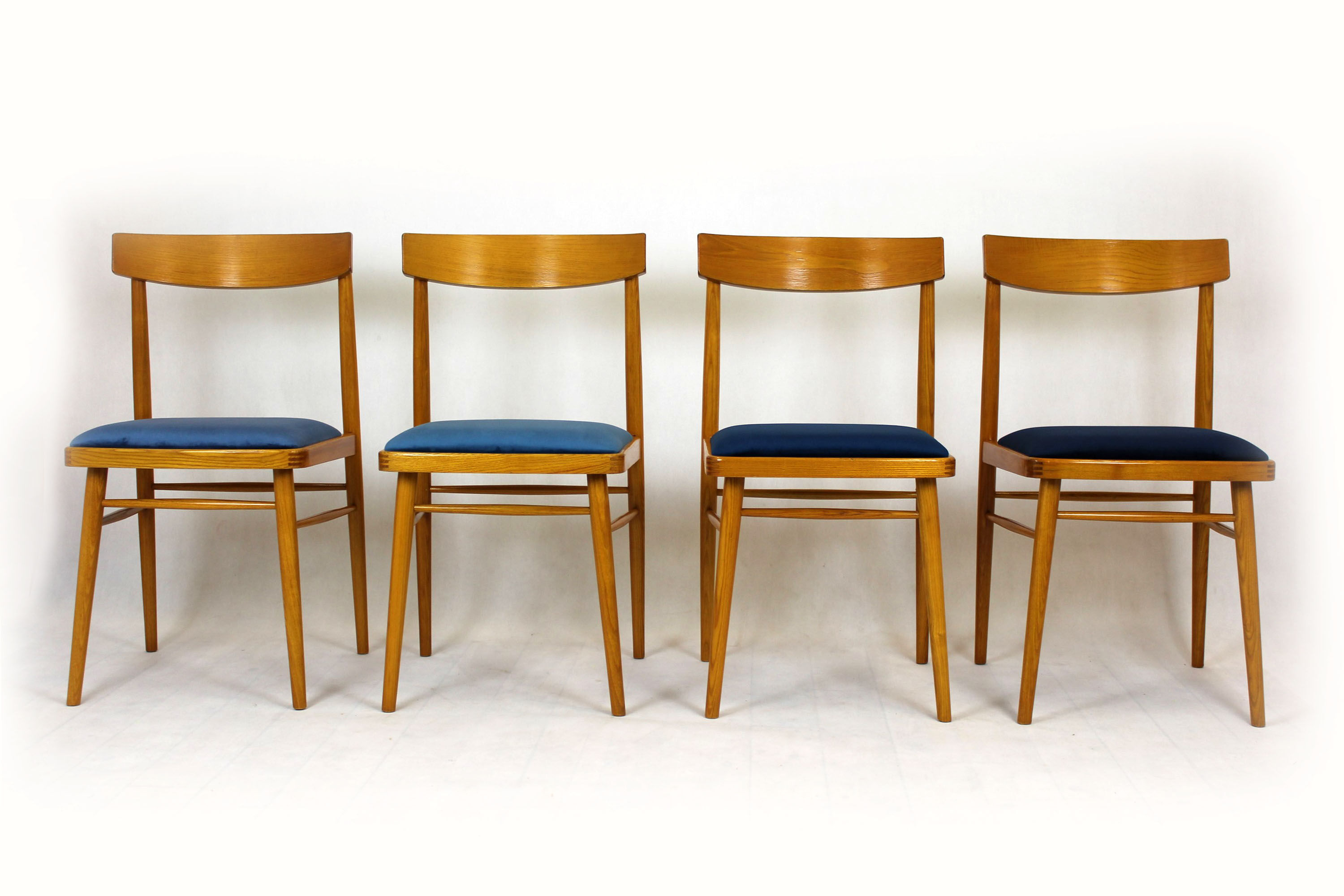 Chaises à manger par Ton, années 1960