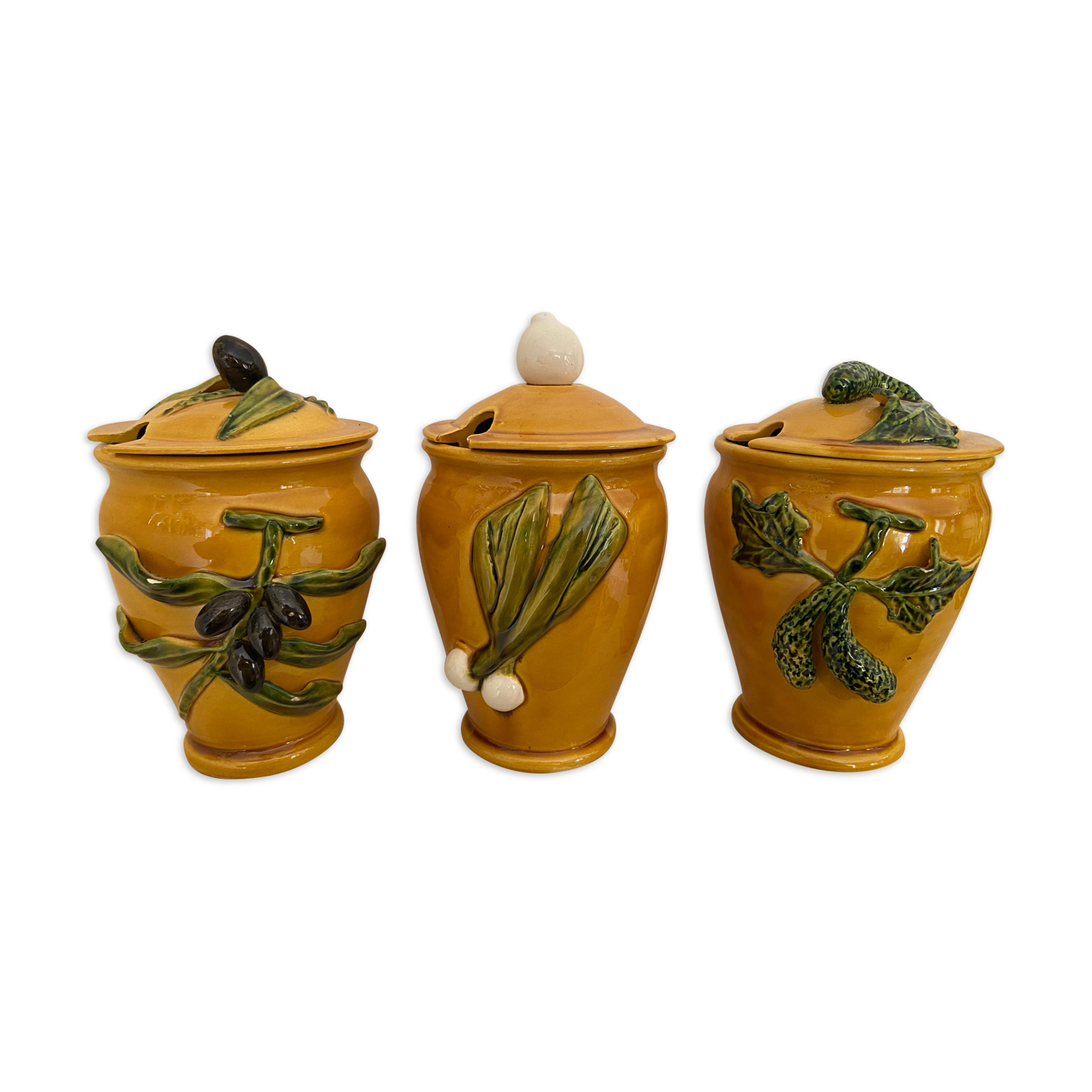 3 vintage kitchen pots