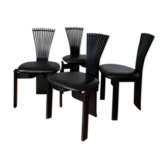 4 chaises Totem par Torstein Nilsen