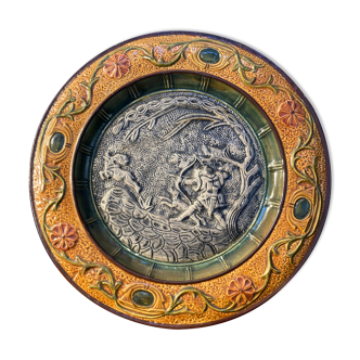 Assiette céramique sculptée scène de chasse a l'arc