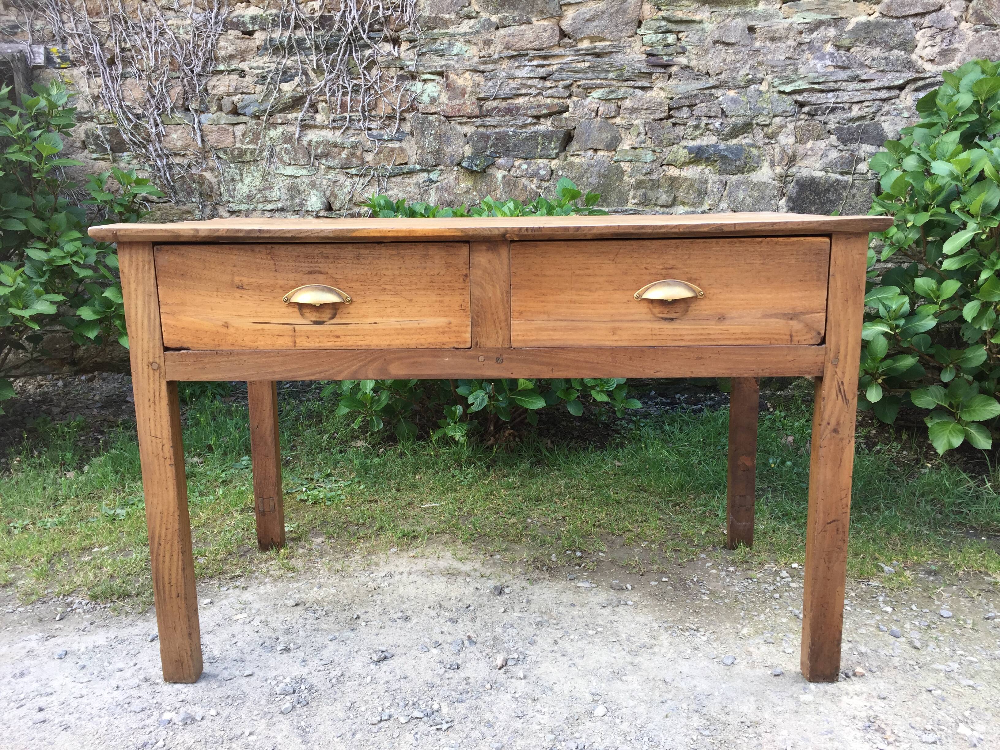 Farm table of the country Brièron (South Brittany) old with 2 drawers in chestnut.