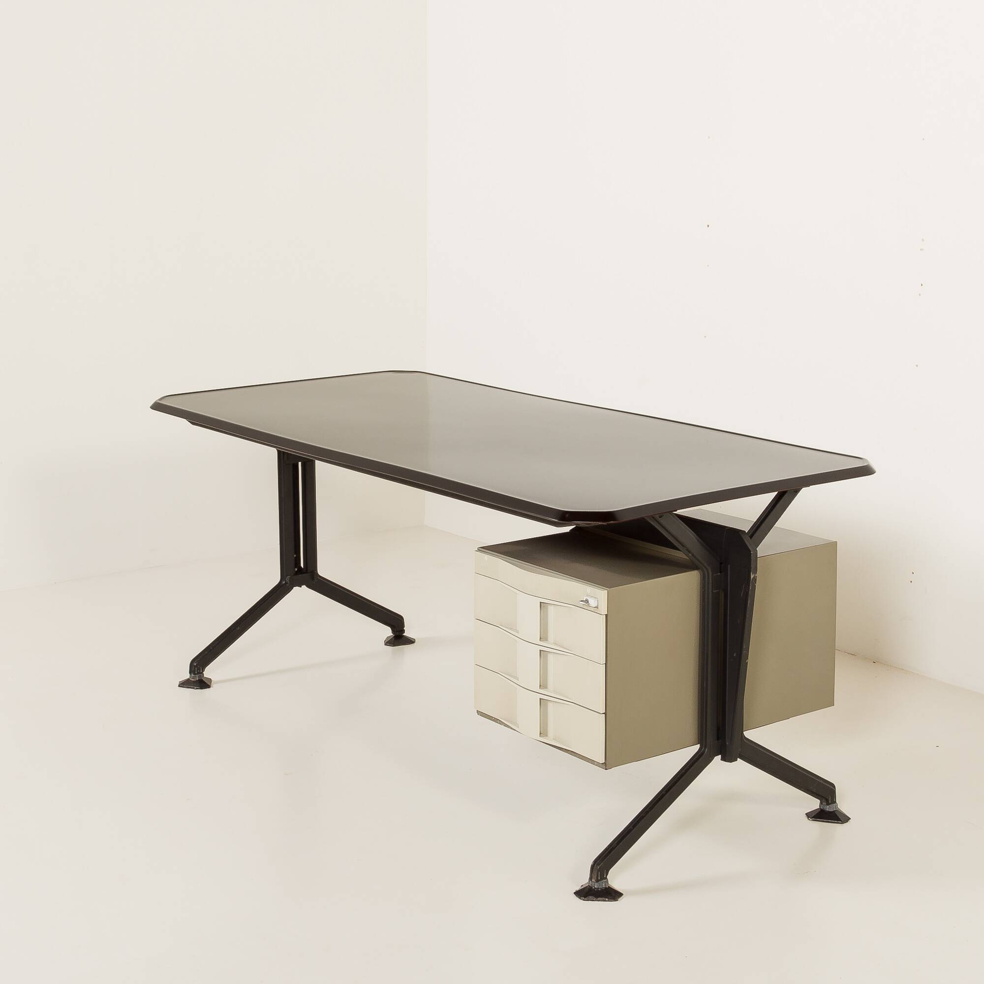 Bureau Olivetti XL des années 1970, Italie