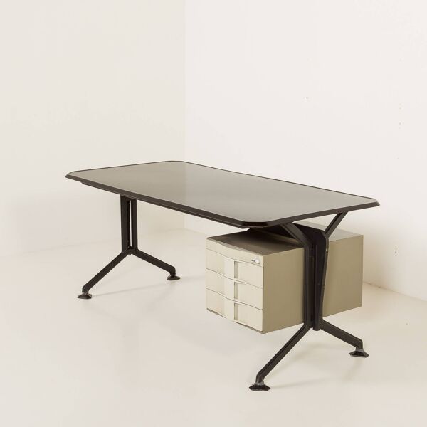 Bureau Olivetti XL des années 1970, Italie