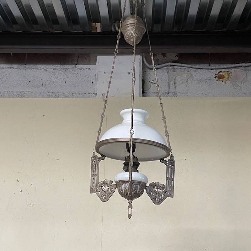 Antico lampadario, stile Liberty, con saliscendi