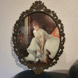 Italian oval frame in bronze and curved glass