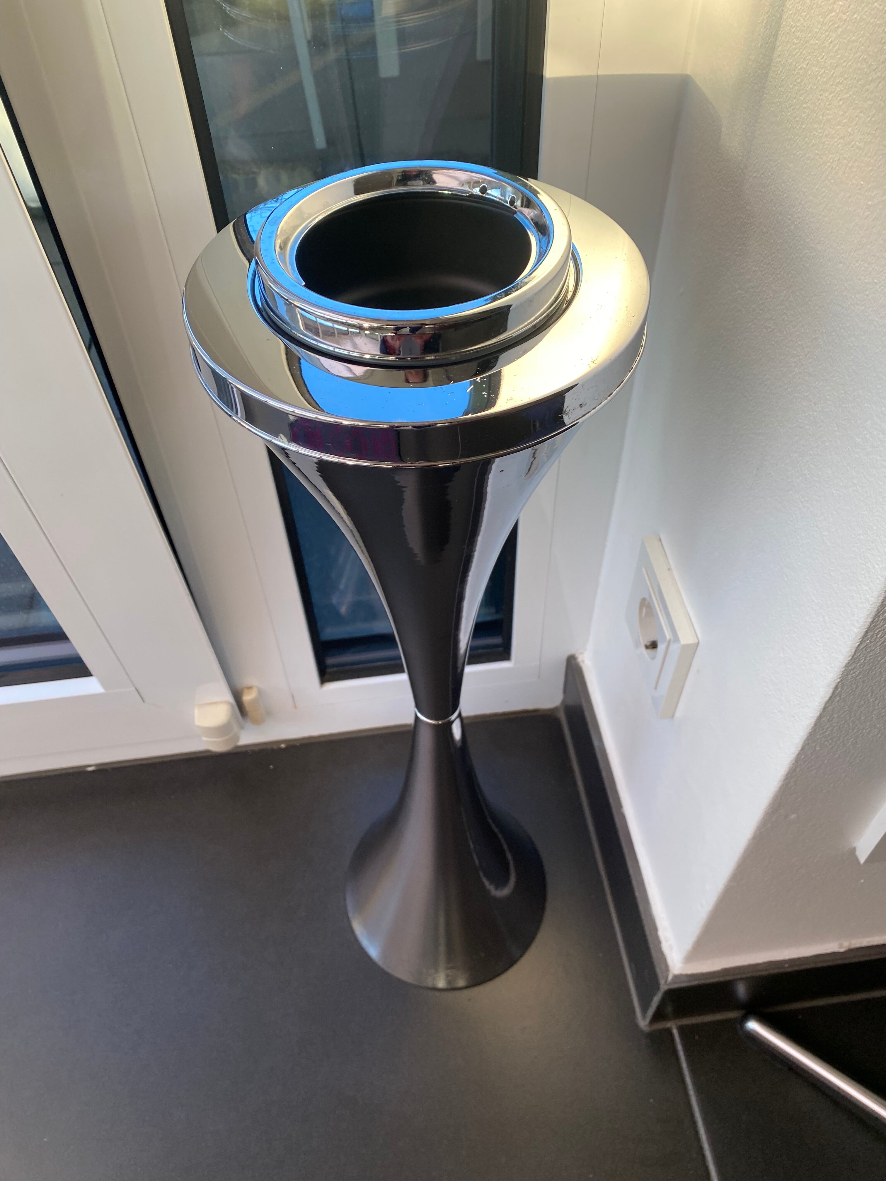 Vintage 70 metal ashtray space age
