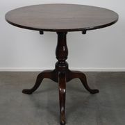 Round antique English oak tilt-top table with wonderful colors