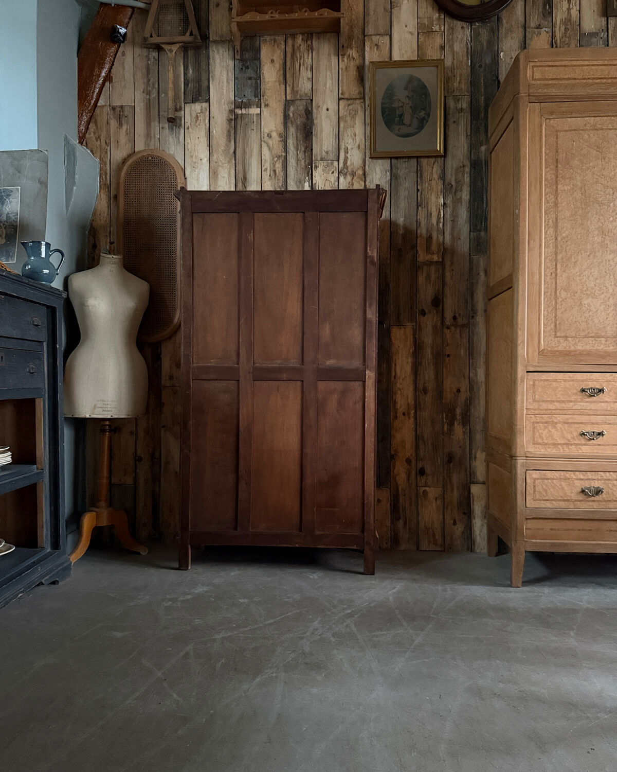 Old library with grilles (renovated)