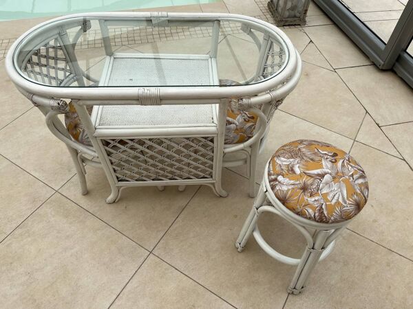 Salon de jardin en rotin / bambou blanc Vintage avec 2 chaises et un tabouret