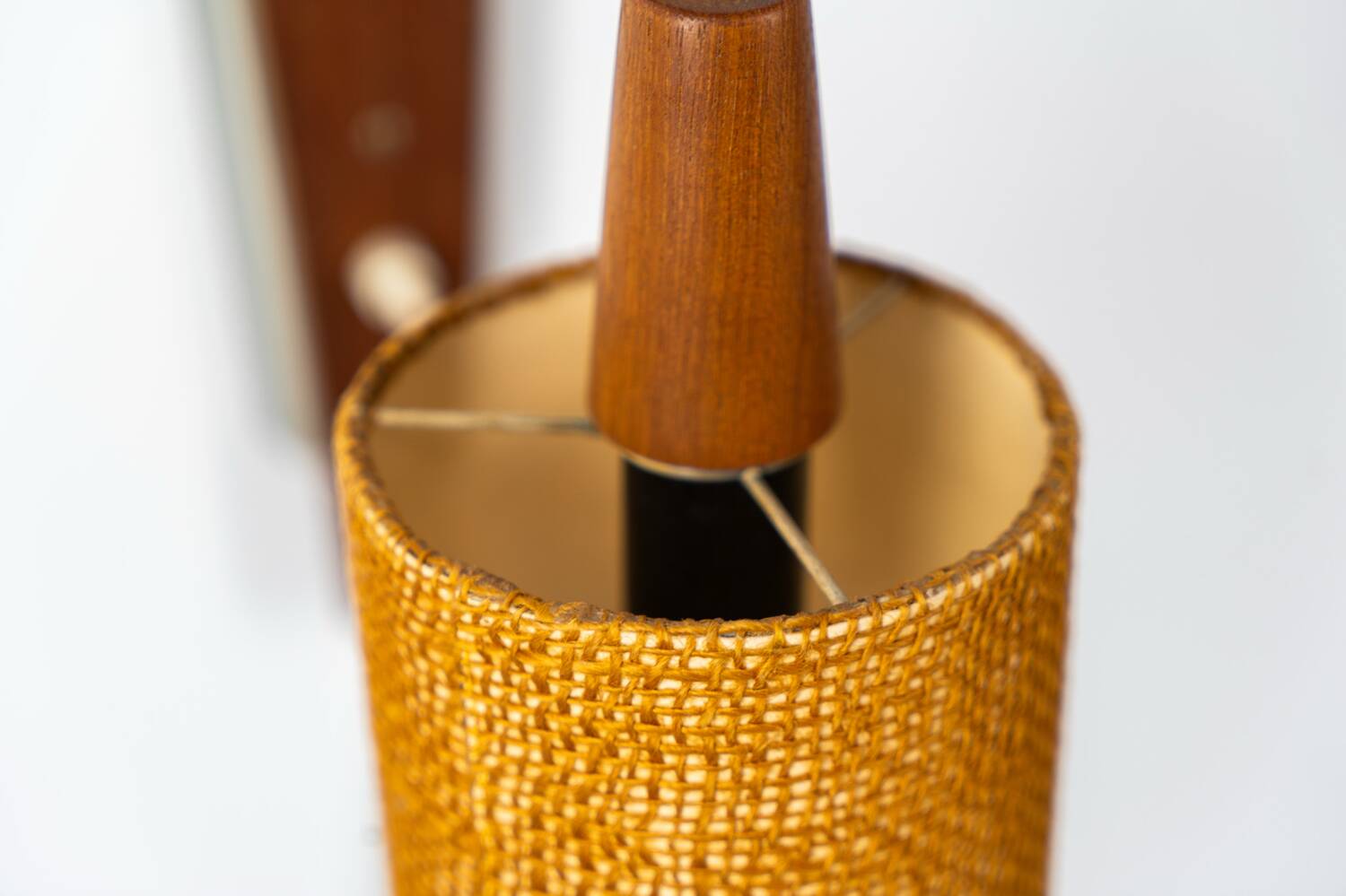 Applique en contreplaqué et sisal (Danemark, années 1960).