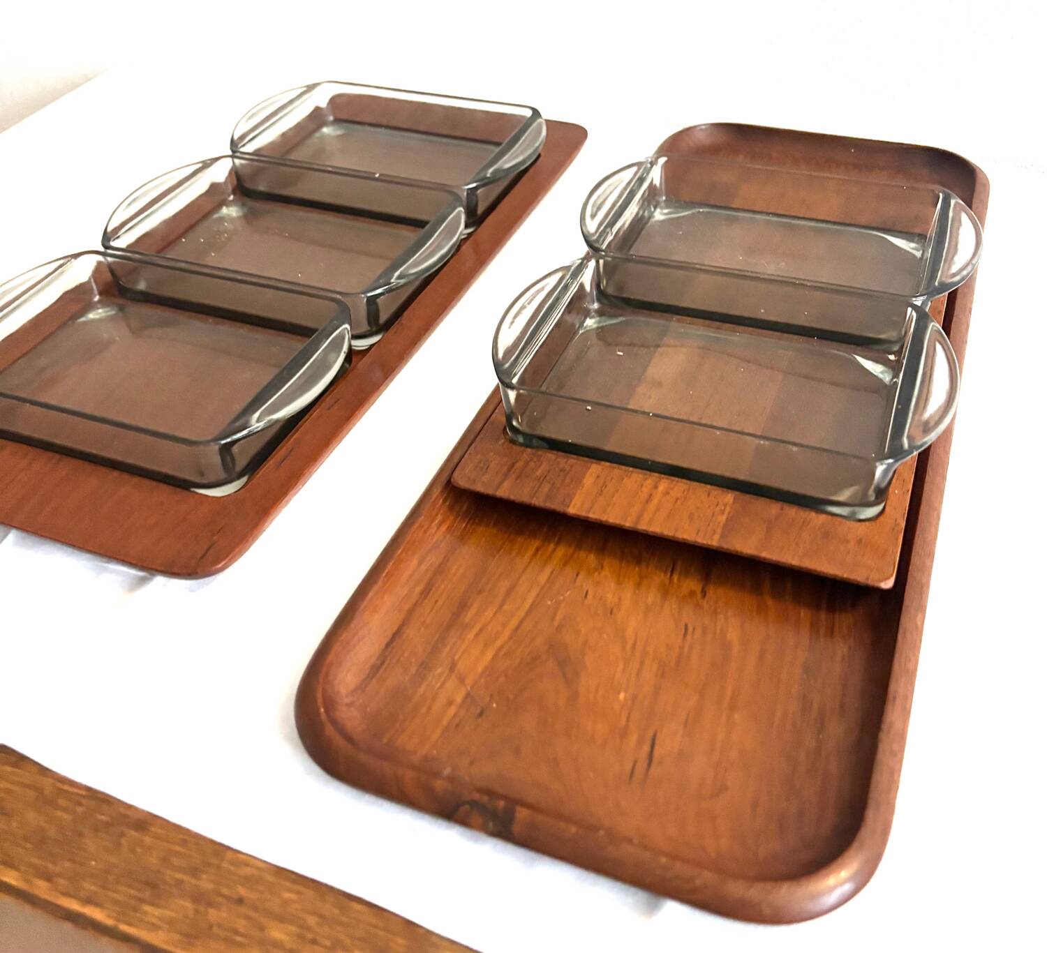 Carrousel à snacks Digsmed et plateaux par Holmegaard, Danemark. Ensemble de 17 pièces.