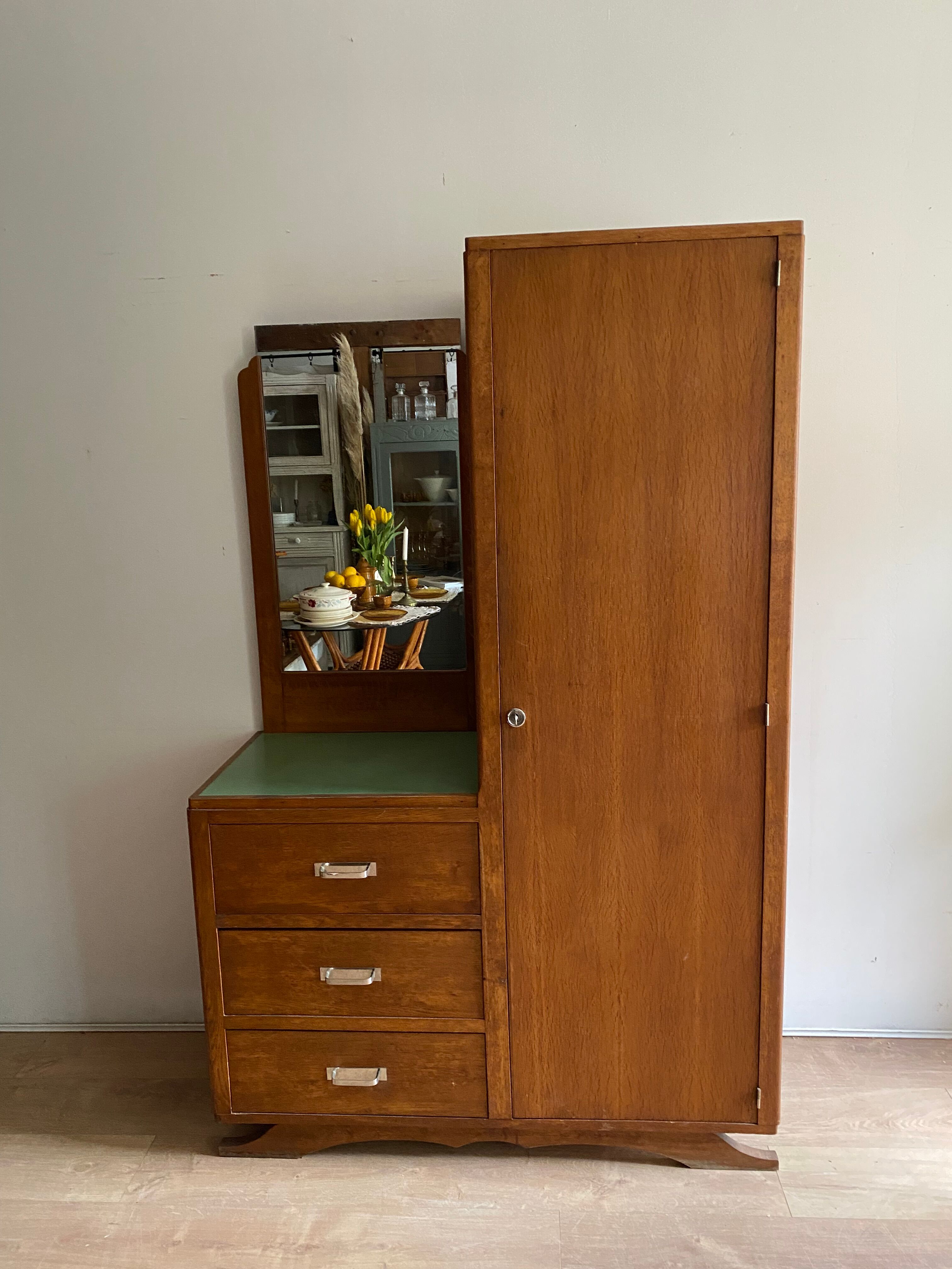 Asymmetrical cabinet