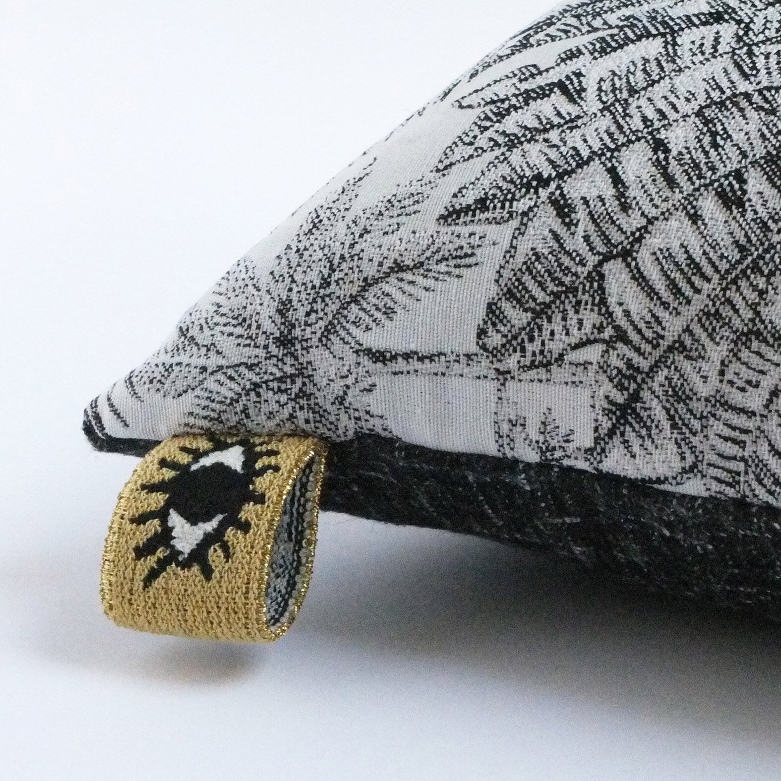 Jungle cushion - tropical motifs