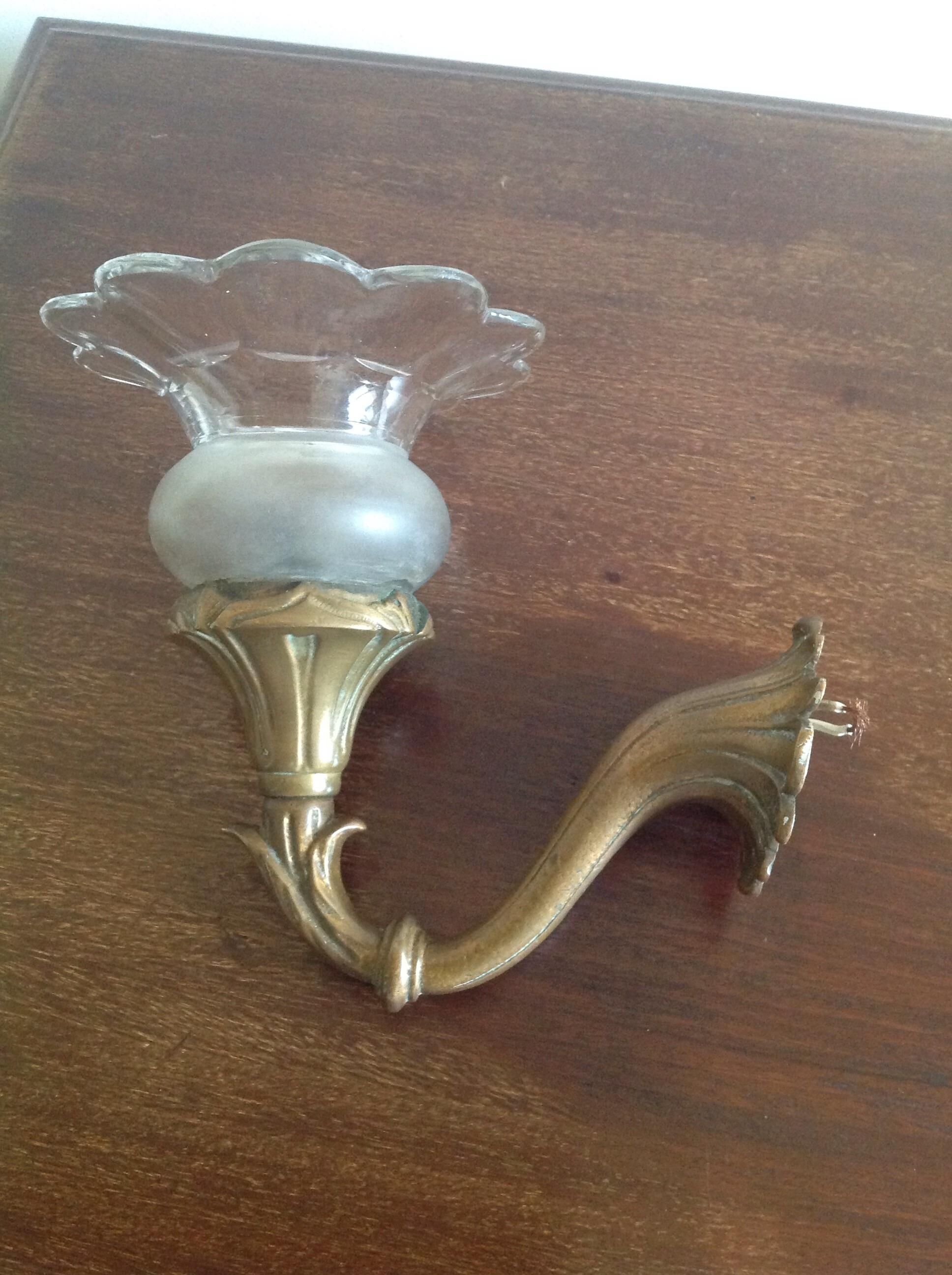 Paire d'appliques en bronze et cristal