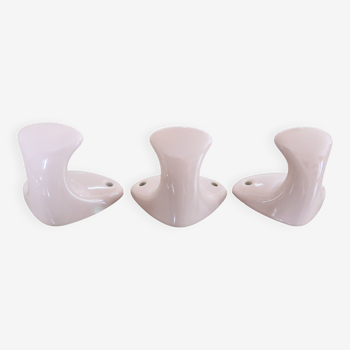 Set of 3 coat hooks in pale pink art deco porcelain from the 30s and 40s