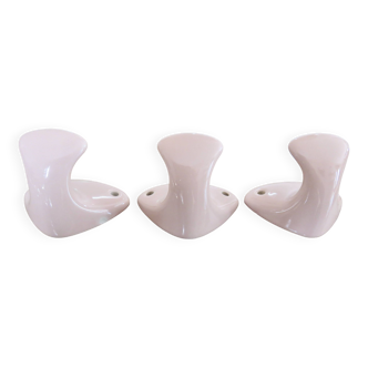 Set of 3 coat hooks in pale pink art deco porcelain from the 30s and 40s
