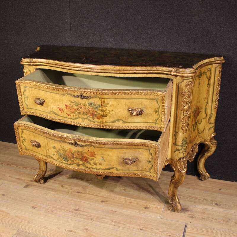 Venetian commode in Baroque style from the 20th century
