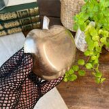 Apple-shaped brass tidy