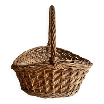 Large beige wicker basket