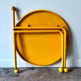 Table basse, desserte tripode en métal jaune par Tord Bjorklund pour Ikea, vers 1980