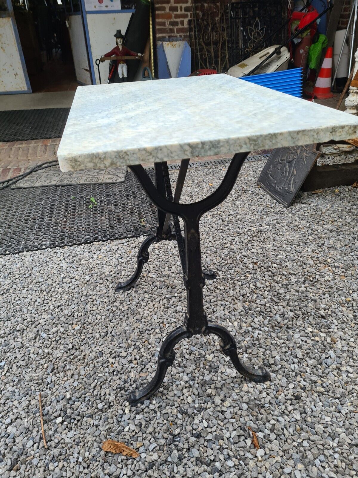Table de café en fonte et dessus marbre