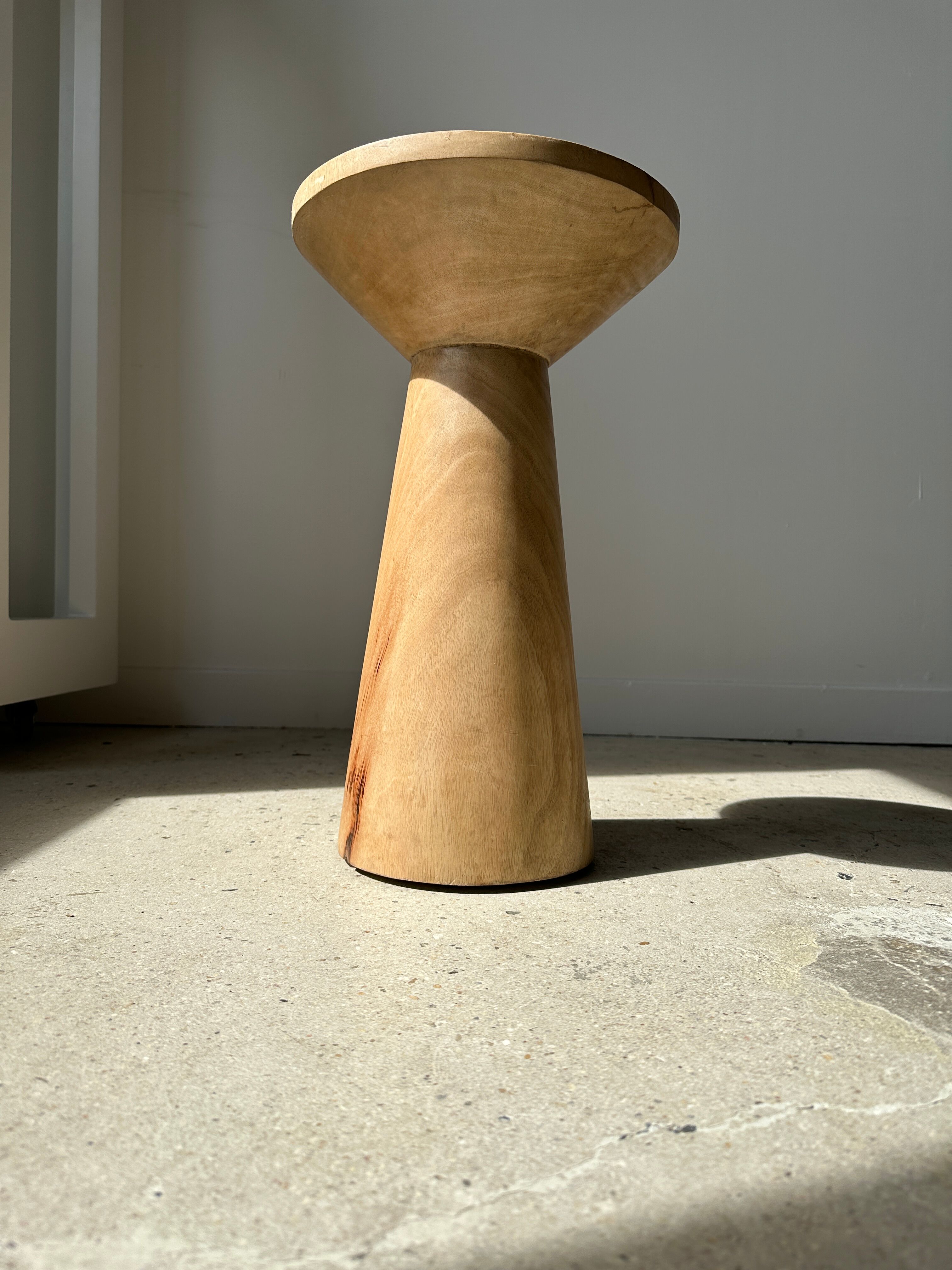 Side table, end of sofa in natural mango monoxyl conical tray H:50cm