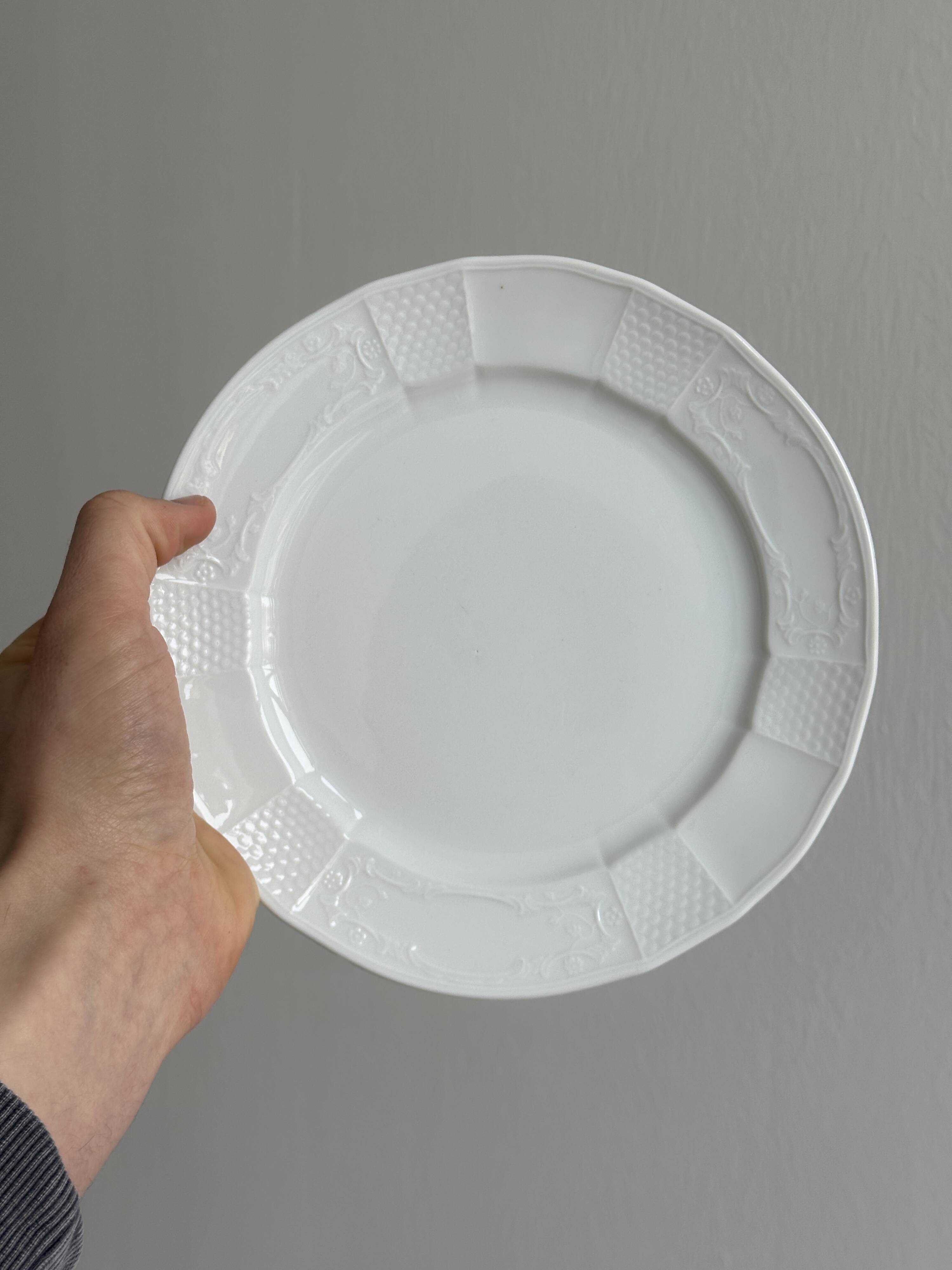 6 assiettes plates en porcelaine blanche
