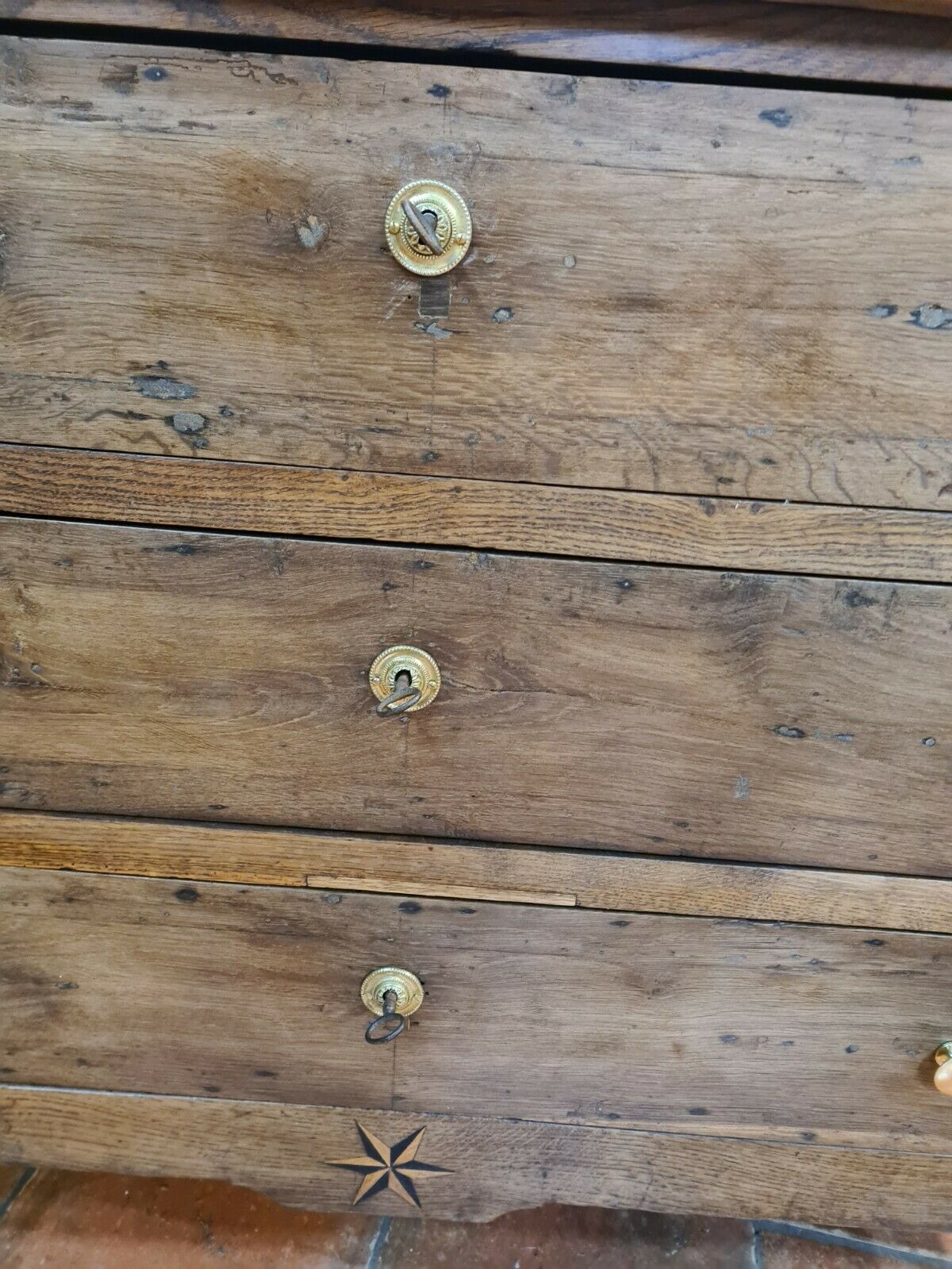 18th oak chest of drawers