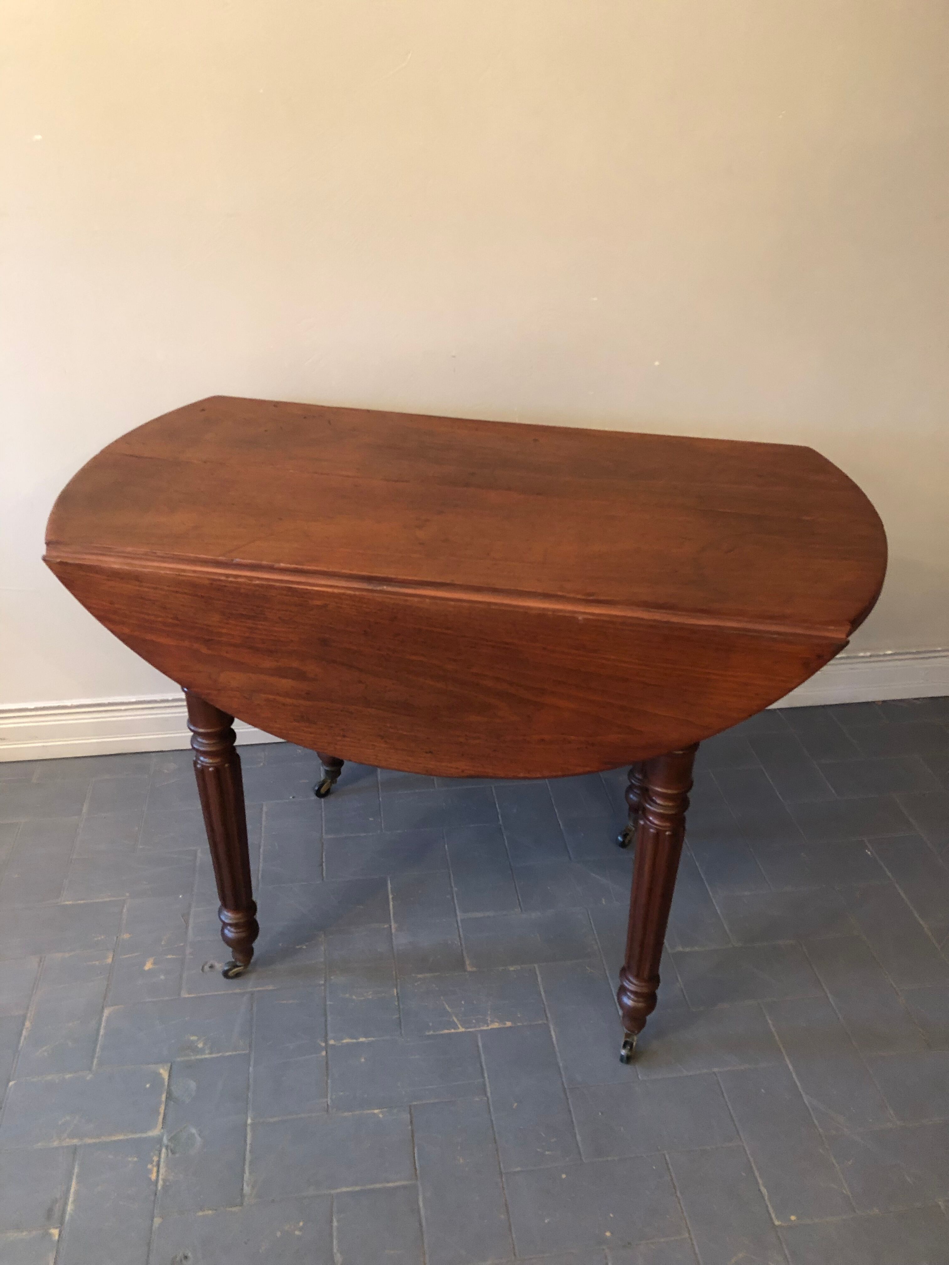 Round table with flaps diameter 97 cm