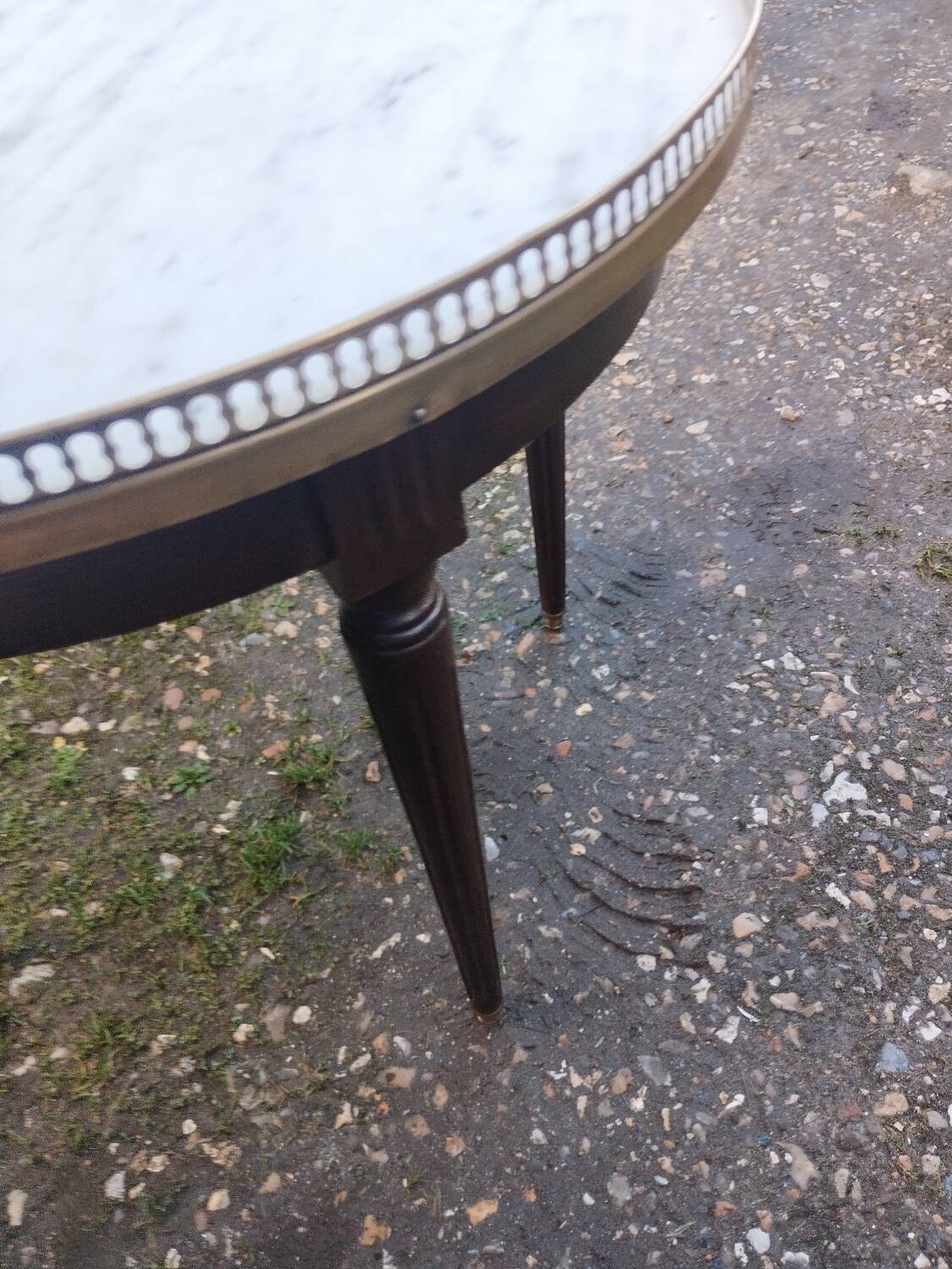Bouillotte coffee table with antique marble top, Louis XVI style