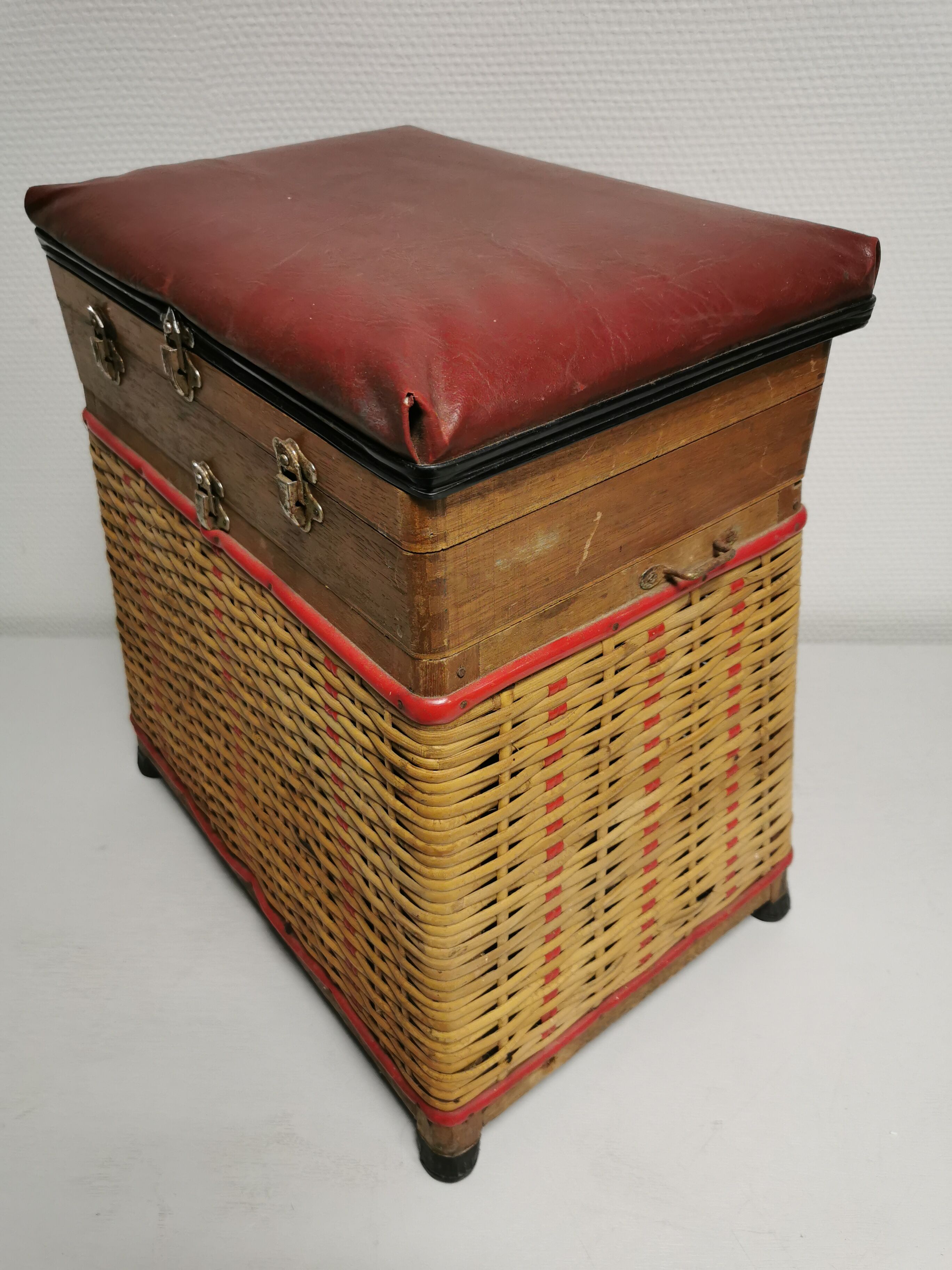 Siège coffre , tabouret vintage de pecheur