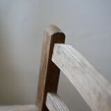Ancienne chaise haute en bois pour enfant