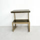 Table d’appoint en forme de G