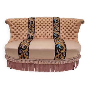 Rare silk satin canapé from the Napoléon III period of the 19th century.