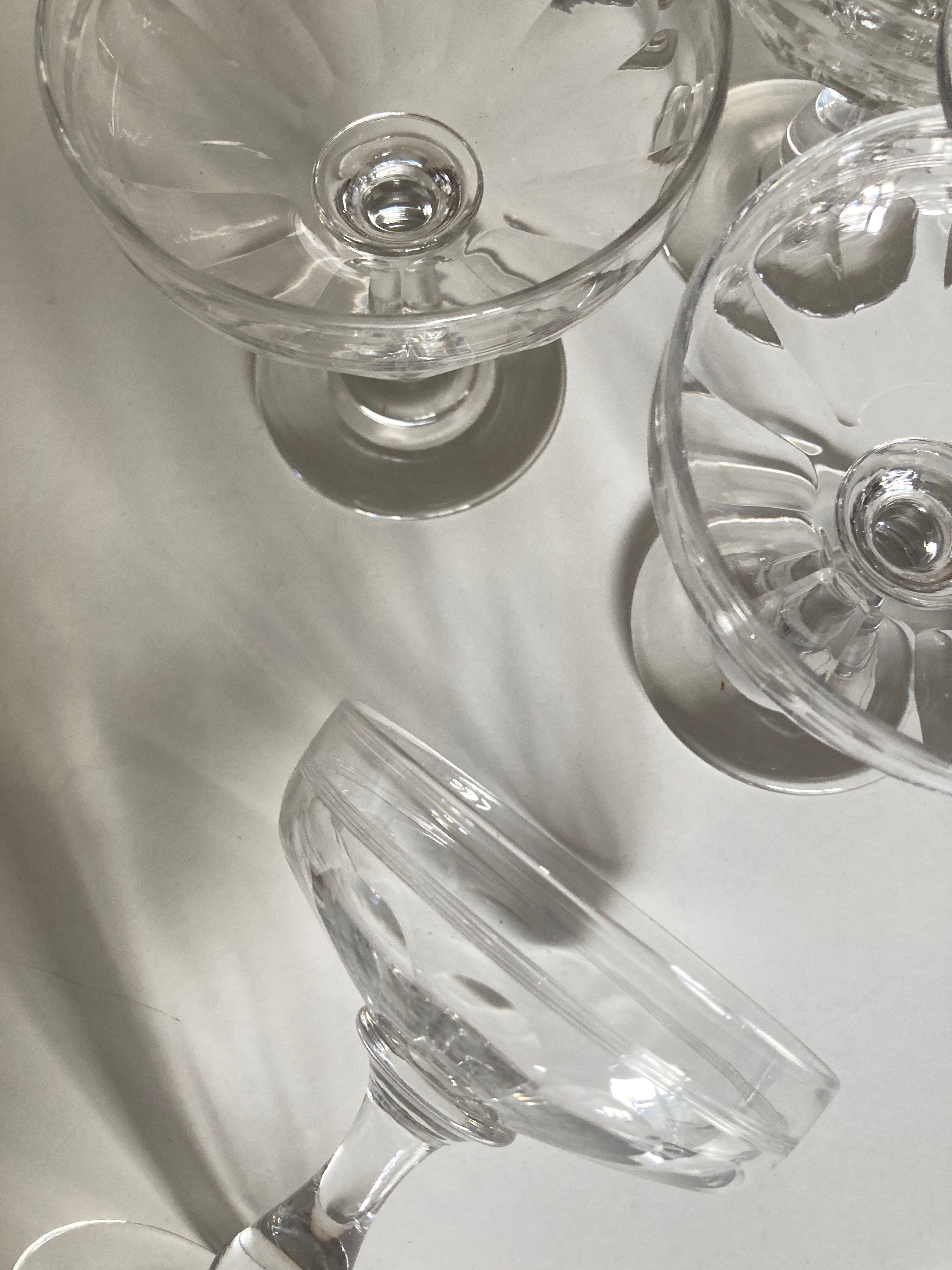 Set of 10 glasses of champagne 1870 in crystal ringing with flat ribs
