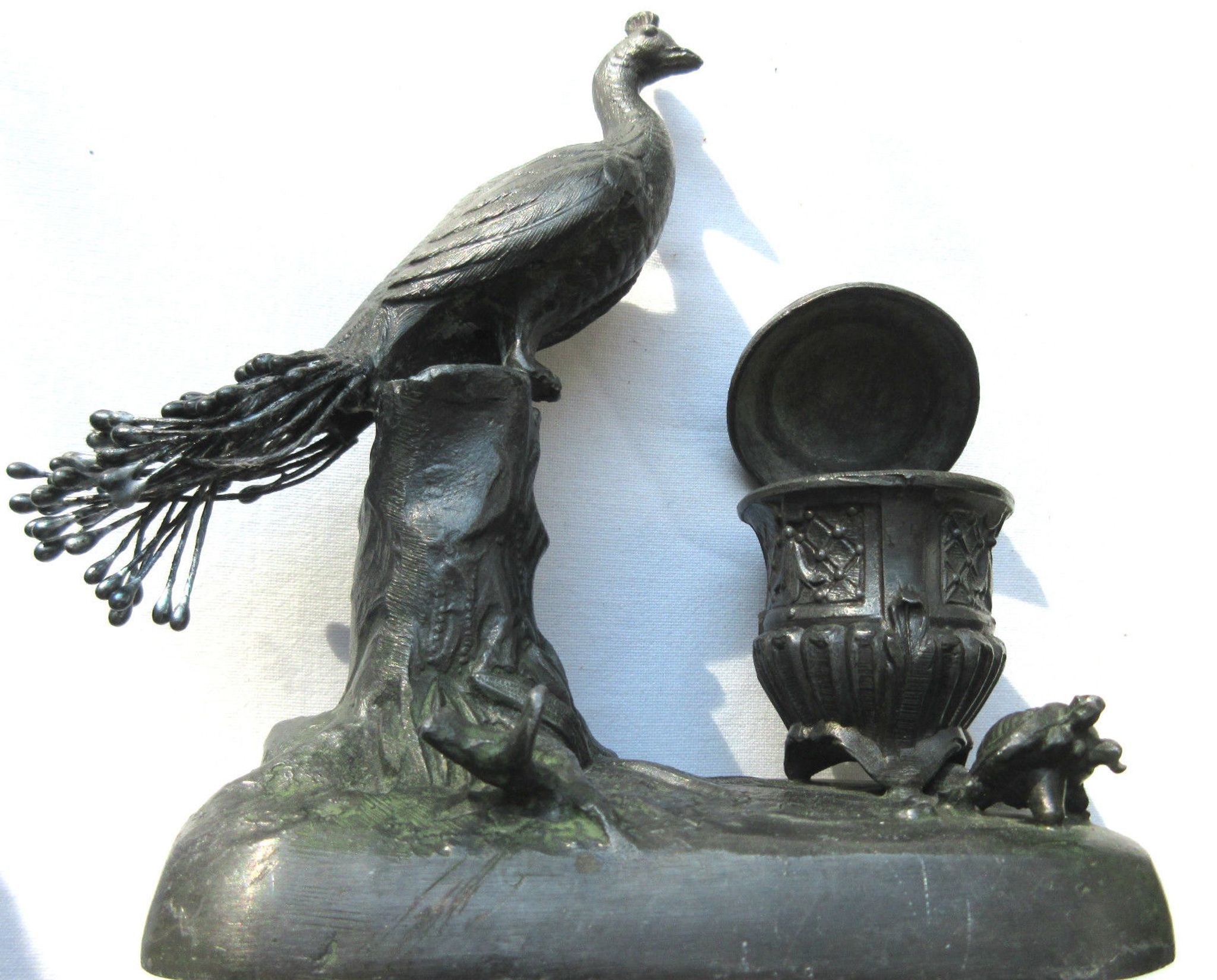 Old ink 1900, in regulation, sculpture paon and turtle art nouveau era