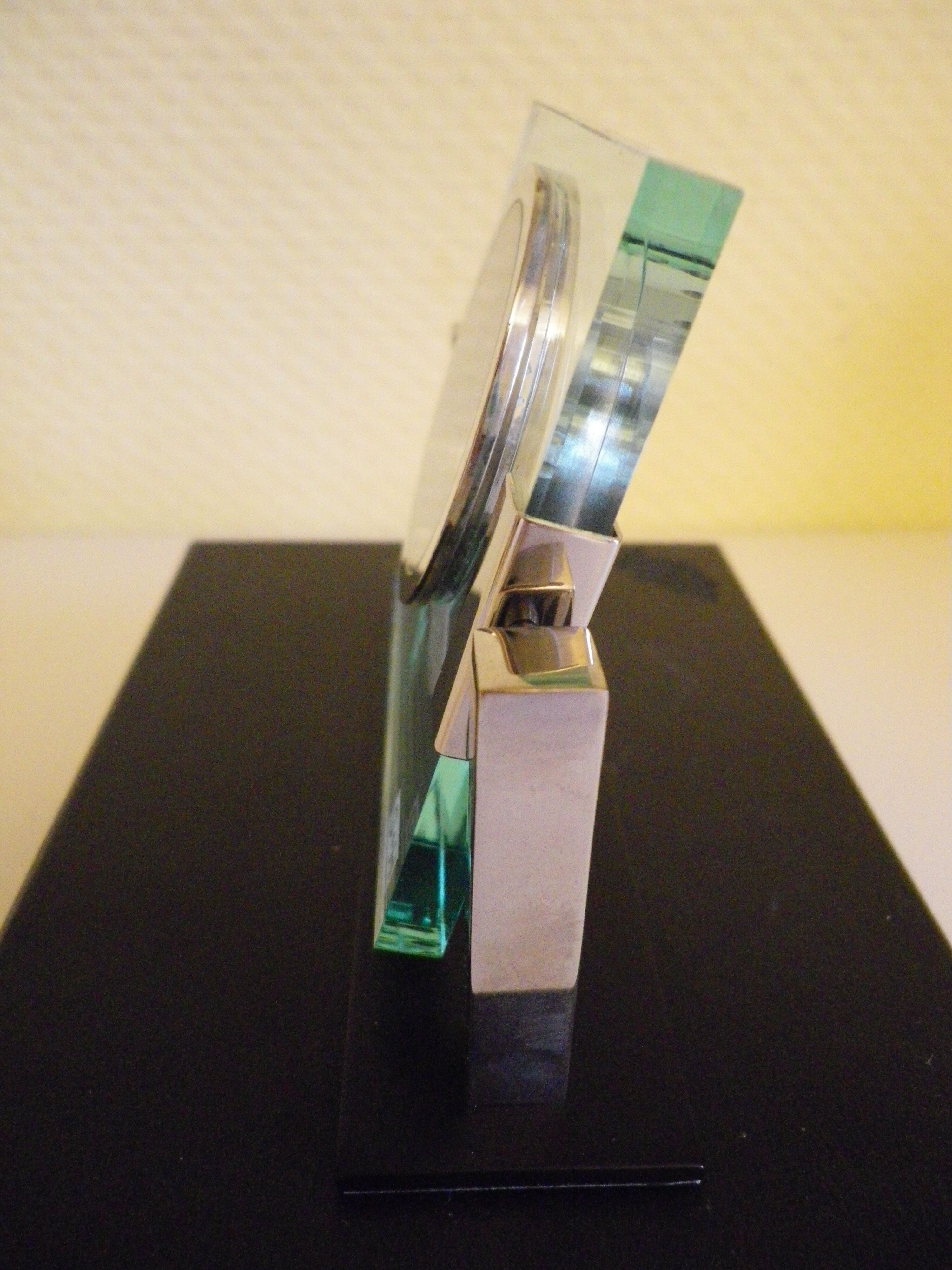 Quartz reclining clock, Swiss movement, WMC brand in its original cabinet