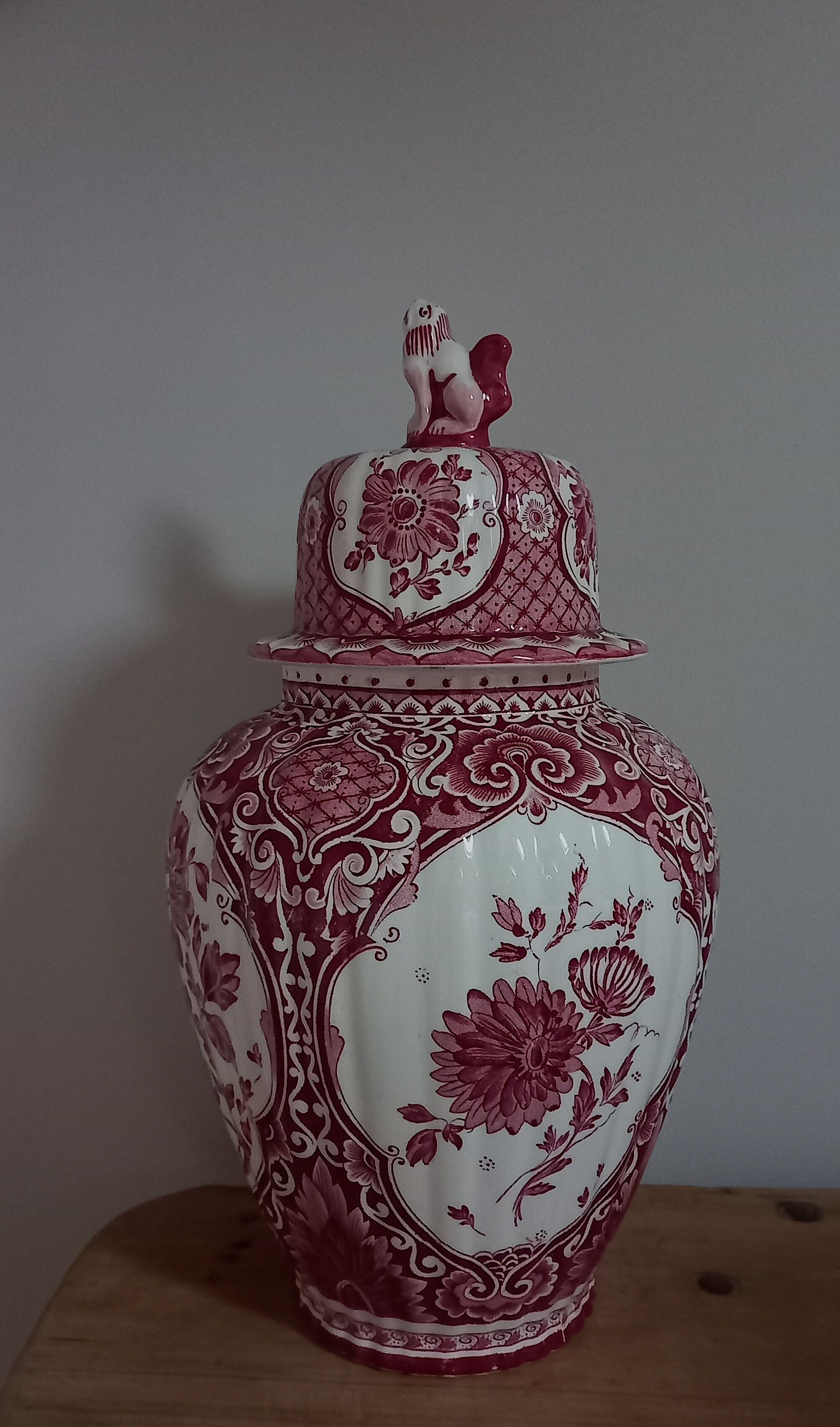 Covered vase Royal Sphinx Maastricht Petrus Regout & Co