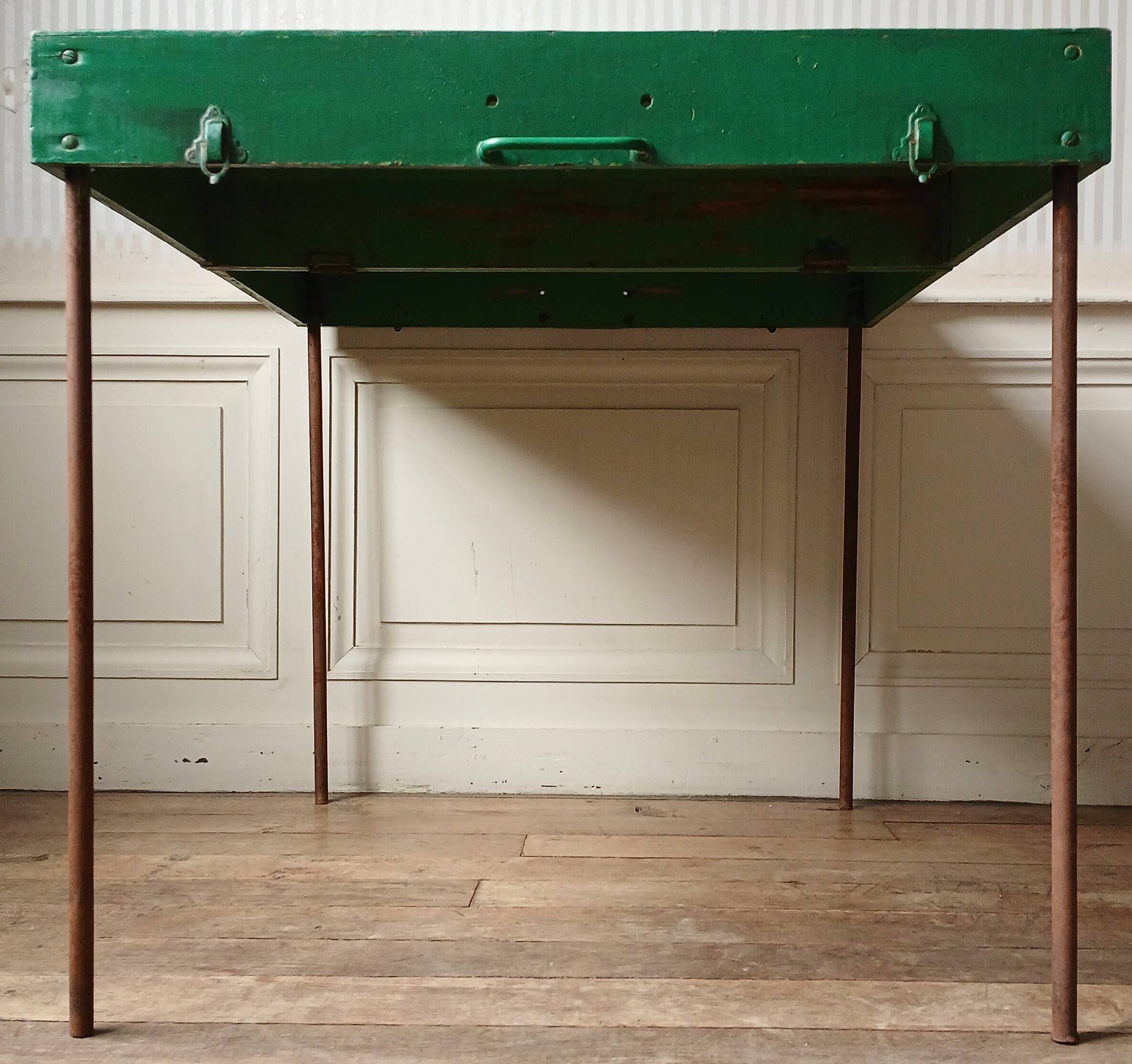 Green folding wooden table/suitcase