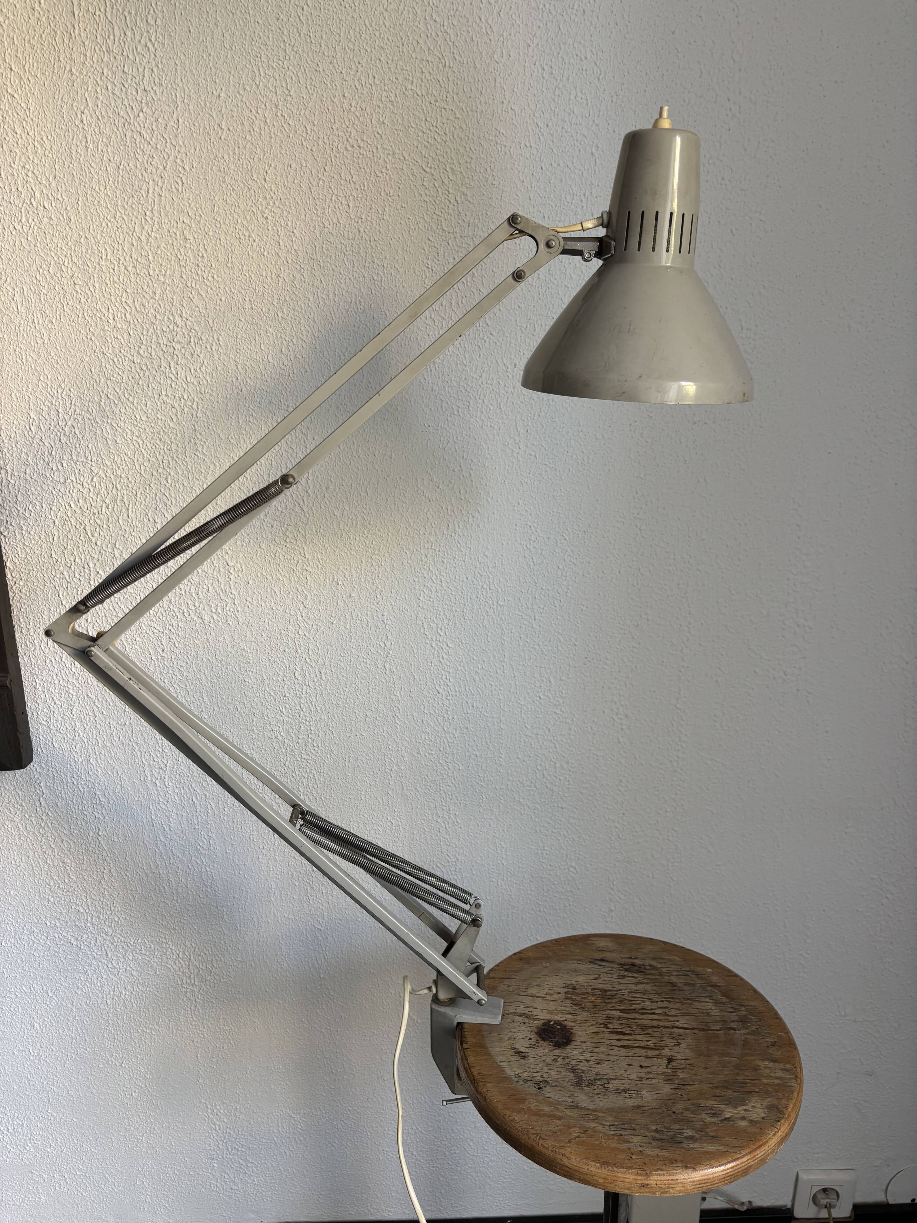 Lampe vintage 1970 d'architecte Ledu gris perle bureau - 80cm