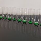 10 flûtes à champagne en verre à pied vert, années 30