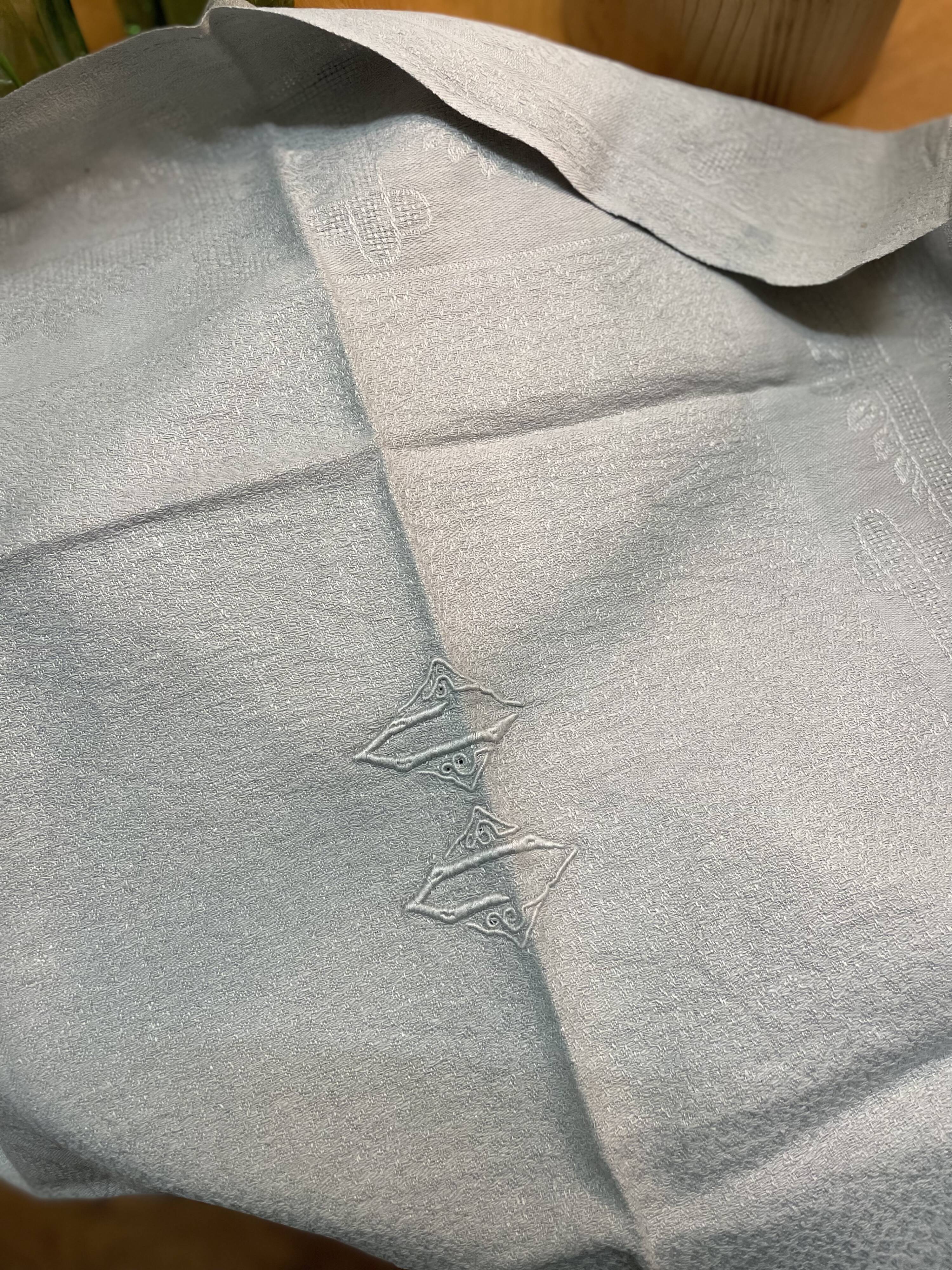 Set of 4 old gray monogram towels