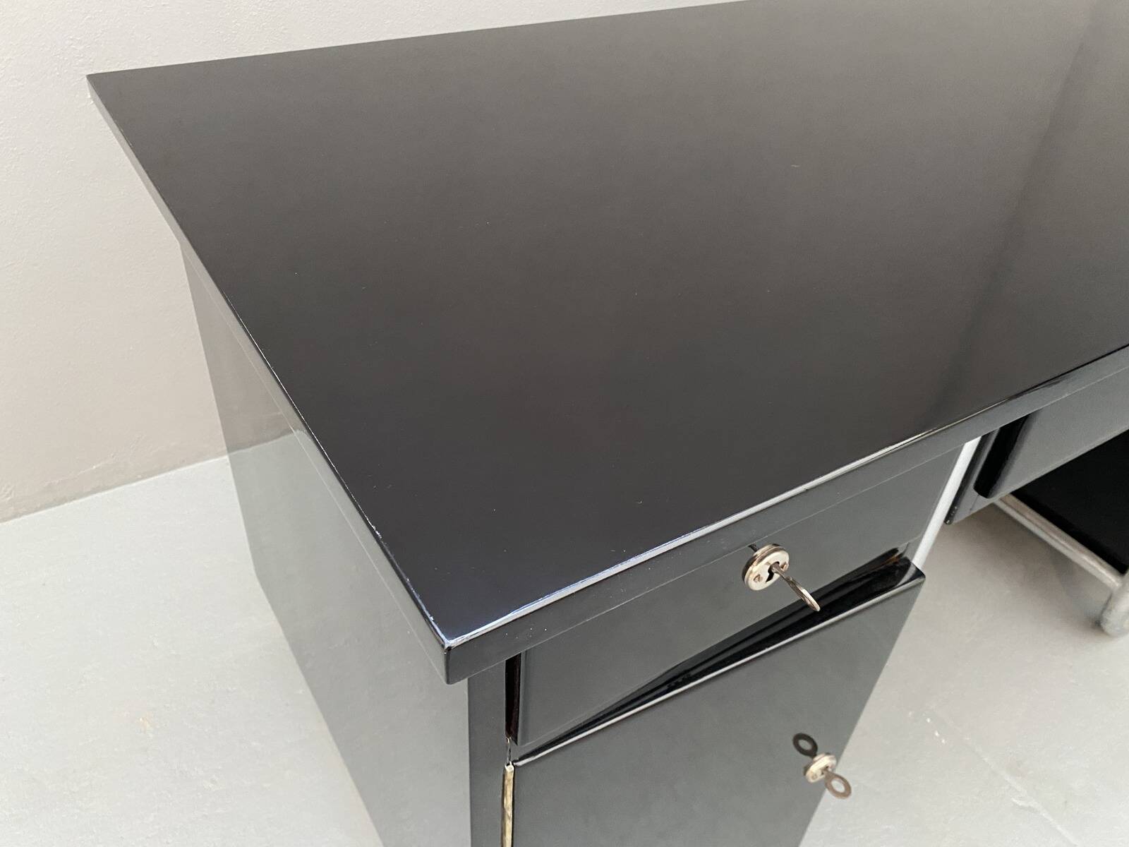 Bureau moderniste tchécoslovaque en chrome et bois, années 1950, Europe