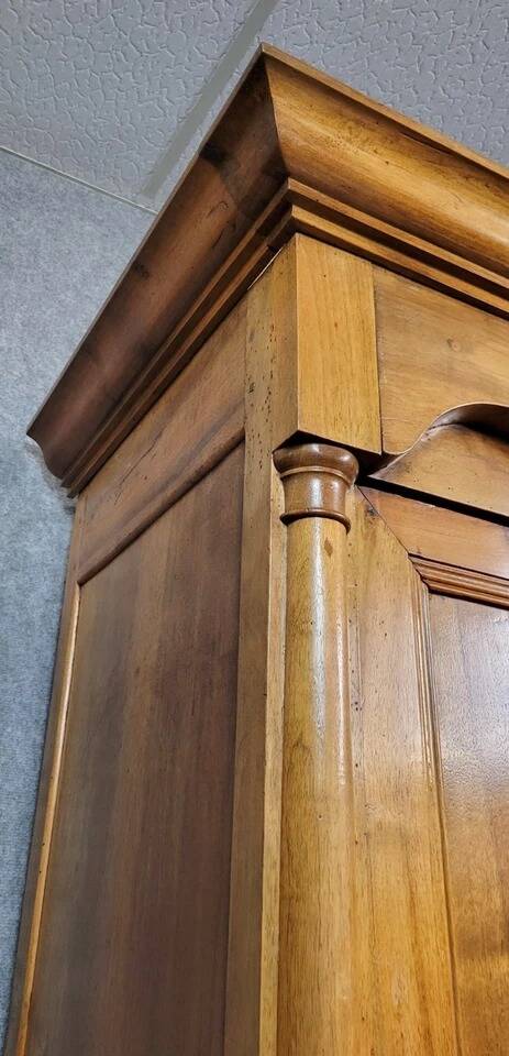 Exceptional Empire period wardrobe in solid walnut, 19th century, circa 1800