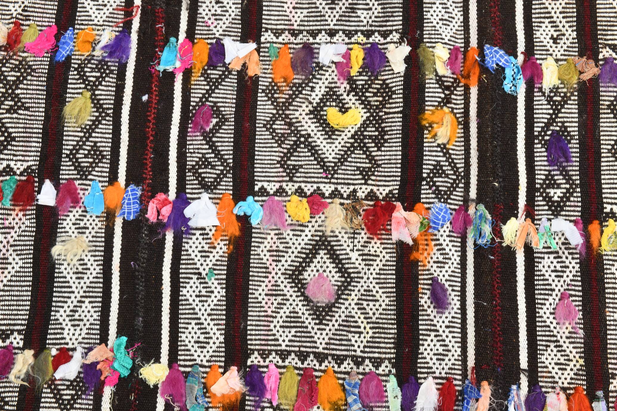Tapis kilim turc blanc et noir